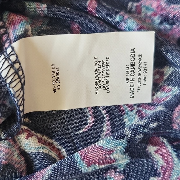 Ava & Grace. Paisley top. Flutter sleeves. Size Small. - Picture 8 of 11